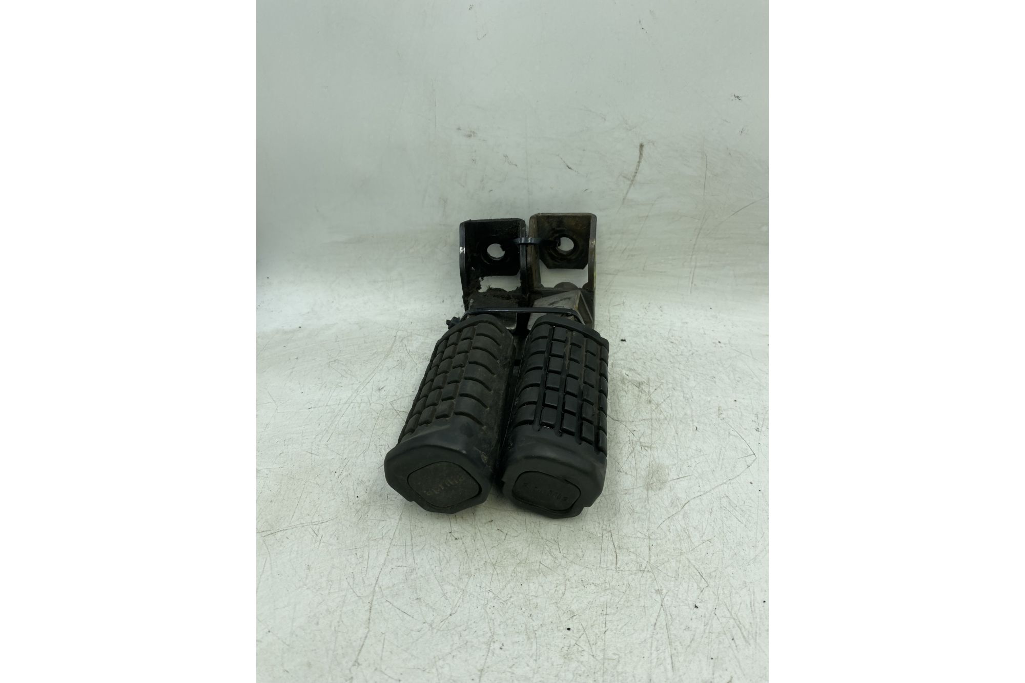 Coppia Pedane Pedaline Passeggero Aprilia Scarabeo 100 2T dal 1999 al 2002  1742826346137