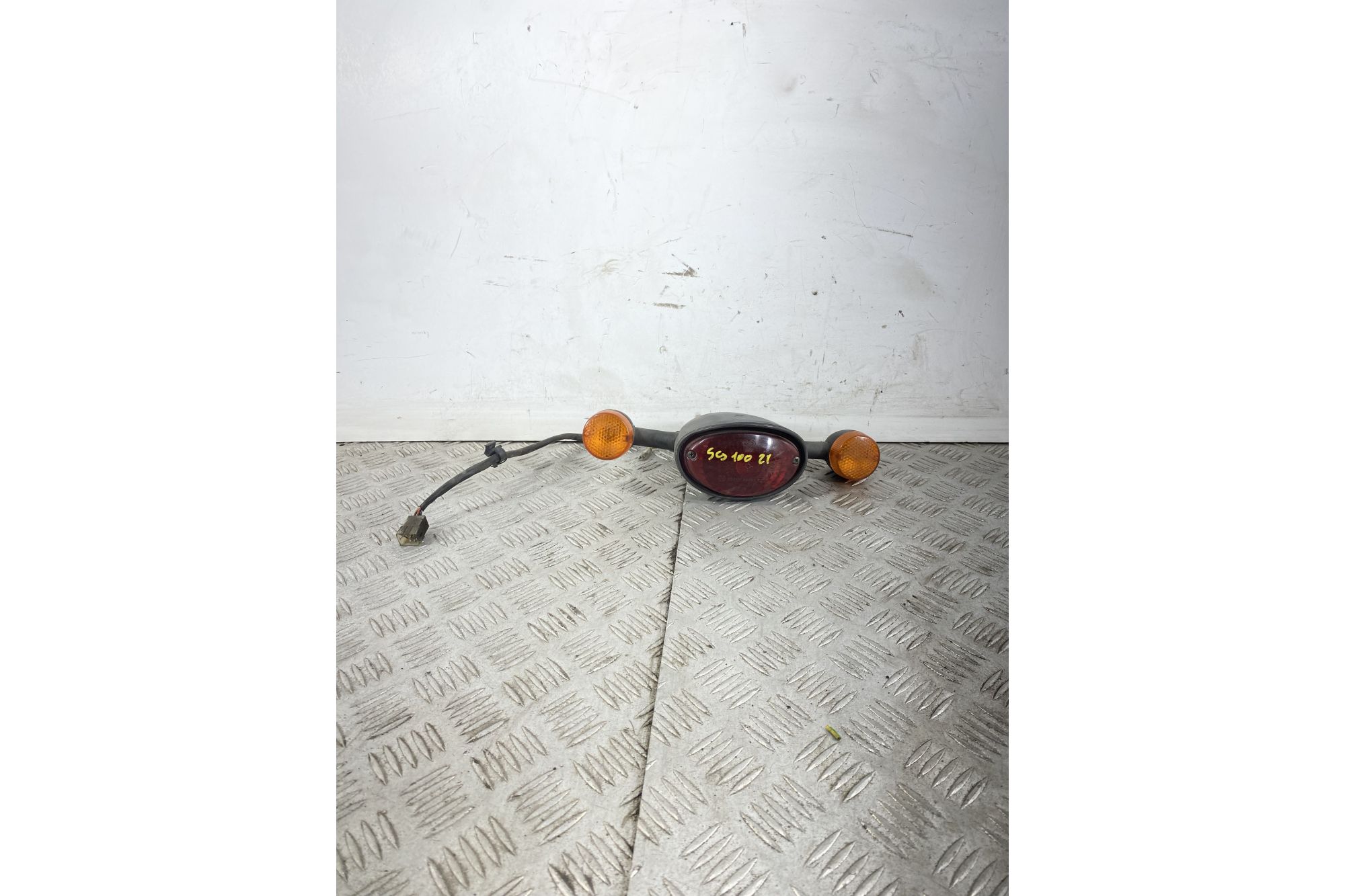 Fanale Stop Posteriore Aprilia Scarabeo 100 2T dal 1999 al 2002  1742826716688