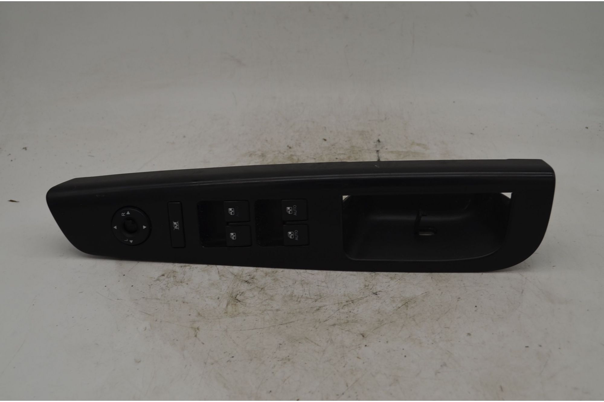 Pulsantiera Alzacristalli Anteriore DX Kia Ceed Dal 2006 al 2012 Cod 82351-1H010  1742889629178