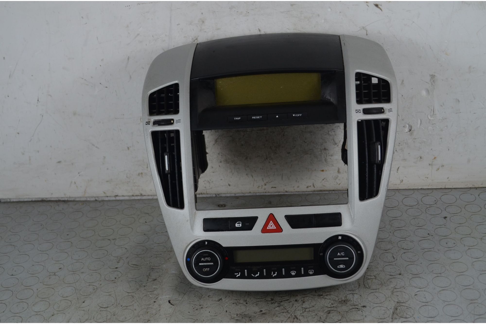 Display + Controllo Comandi Clima + Pulsanti Multifunzione Kia Ceed Dal 2006 al 2012 Cod 95710-1H100  1742890033780