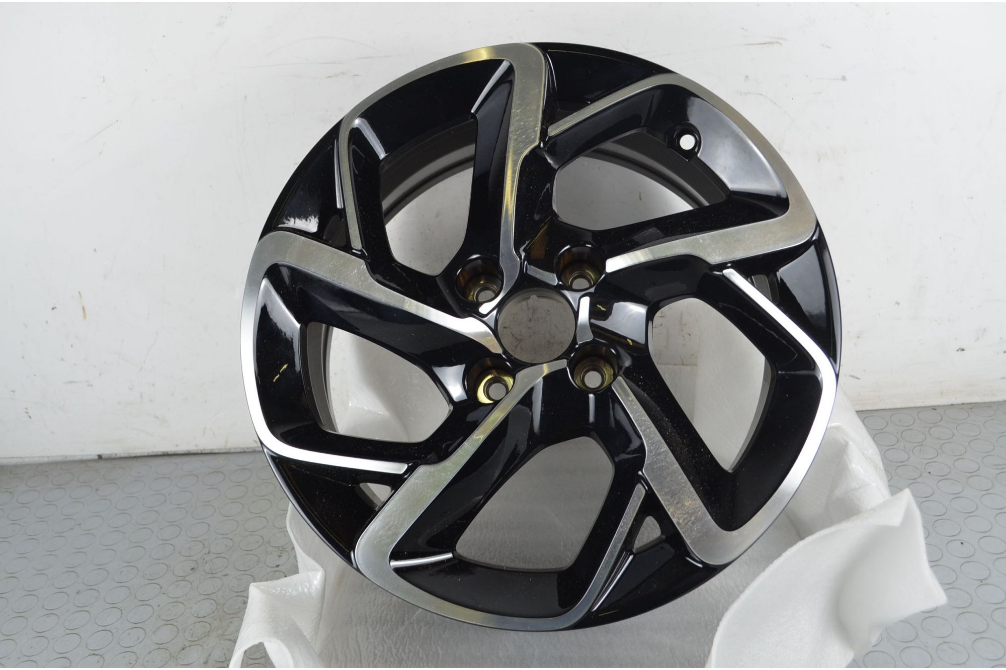 Cerchio in Lega R16 Citroen C3 III Dal 2016 al 2024 Cod 98255541XY  1742998521769