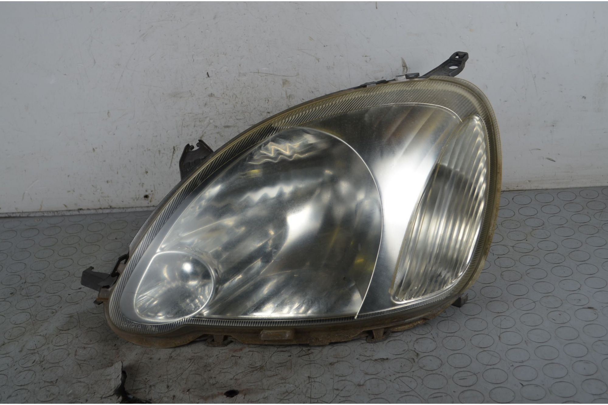 Faro Anteriore SX Toyota Yaris Dal 2003 al 2005 Cod 811700D080  1743160650201