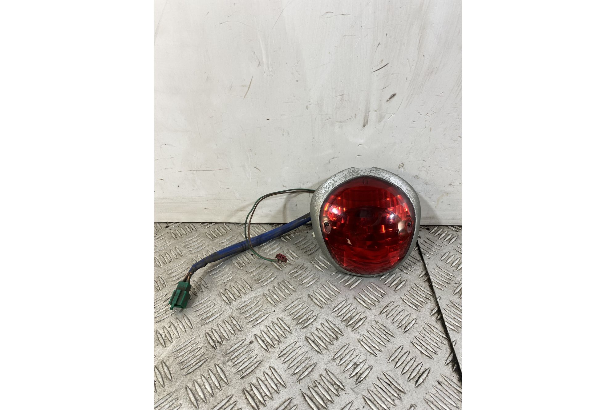 Fanale Stop Posteriore Kymco Yup 250 Dal 2002 Al 2005  1743171163554