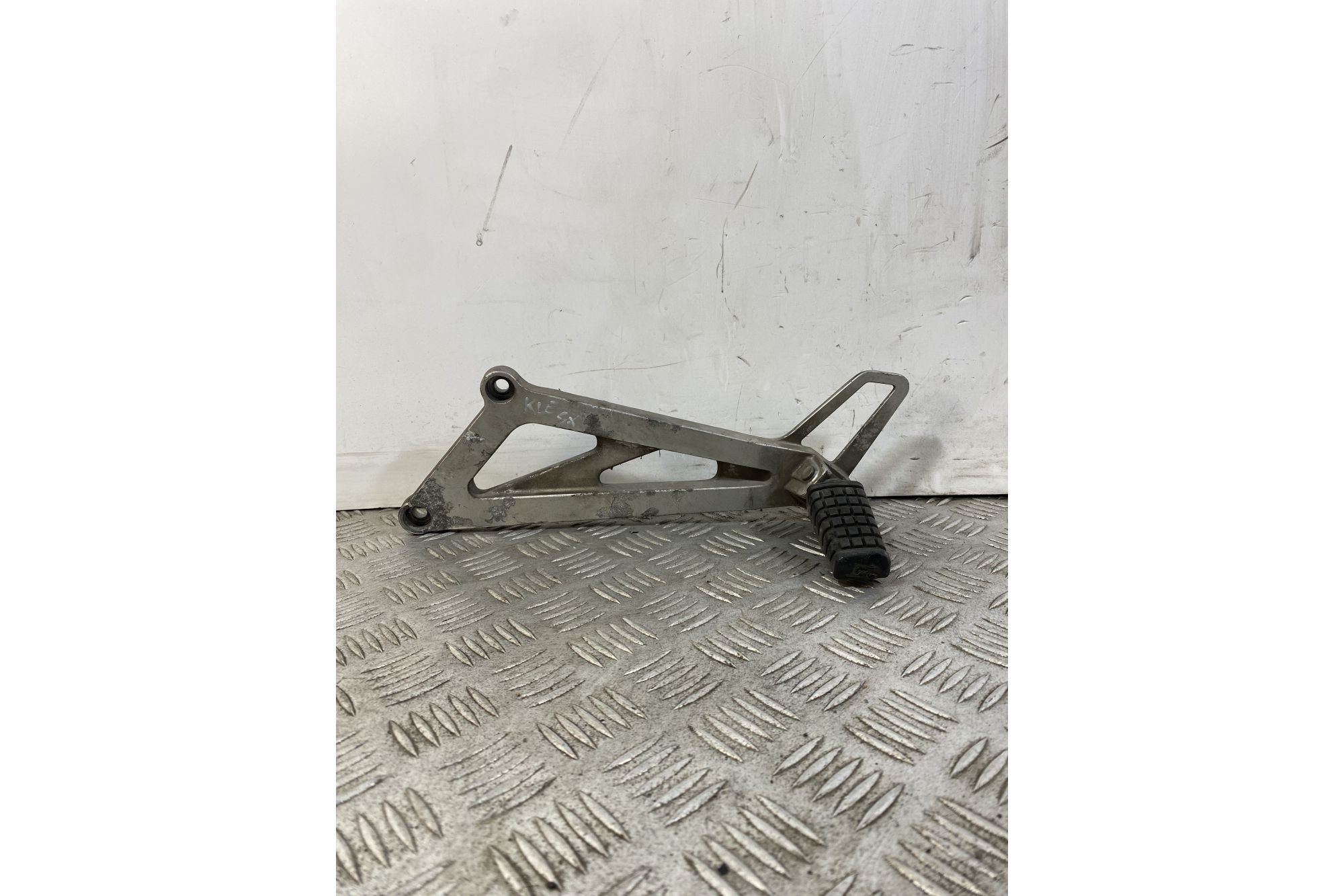 Pedana Poggiapiedi Passeggero Sinistro SX Kawasaki KLE 500 Dal 1991 al 2006  1743413916894
