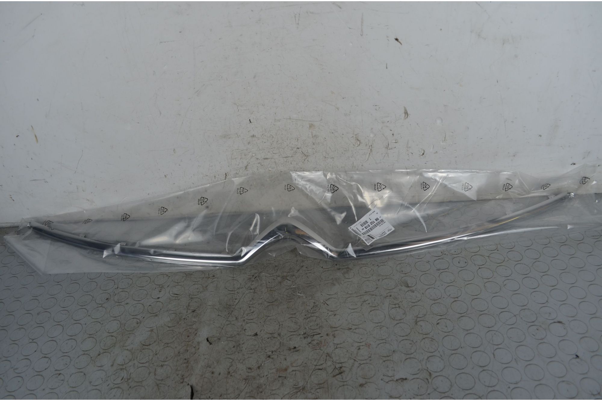 Modanatura griglia anteriore Citroen C4 Picasso Dal 2013 al 2022 Cod 98152018080  1743491527142