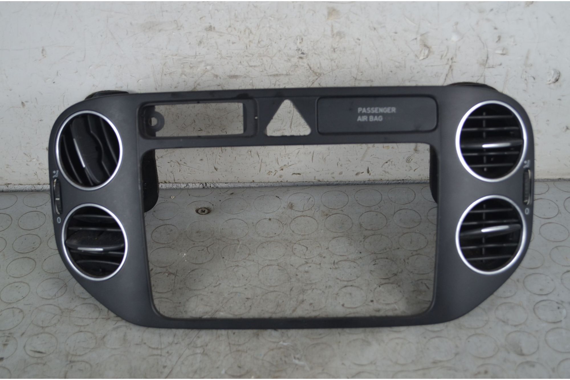 Cornice Rivestimento Console Centrale + Bocchette Aria Volkswagen Golf V Plus Dal 2005 al 2009 Cod 5M0858071  1743668468124