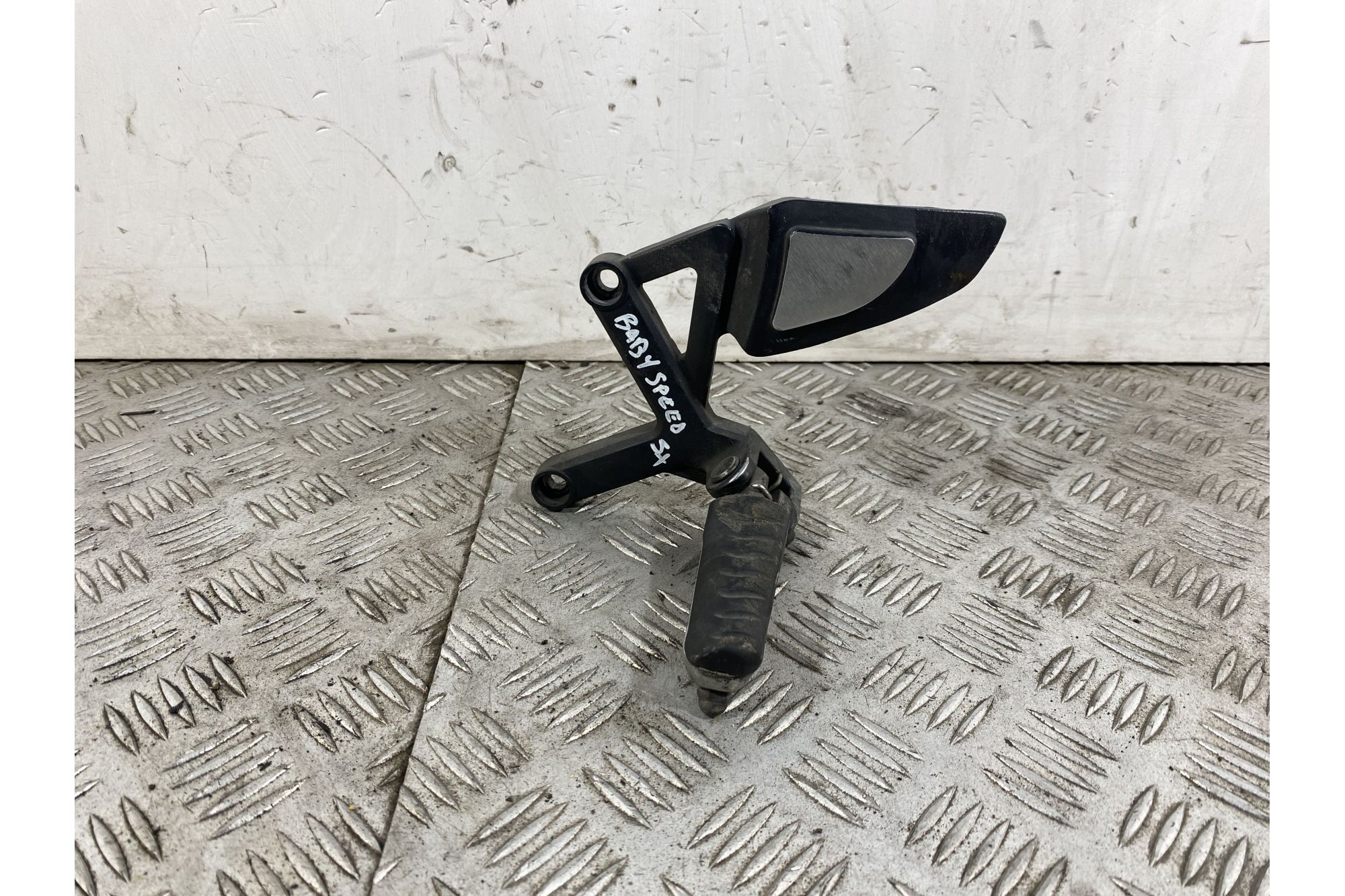 Pedana Pedalino Poggiapiedi Sinistro Sx Triumph Baby Speed 600 Dal 2002 al 2003  1744022558727