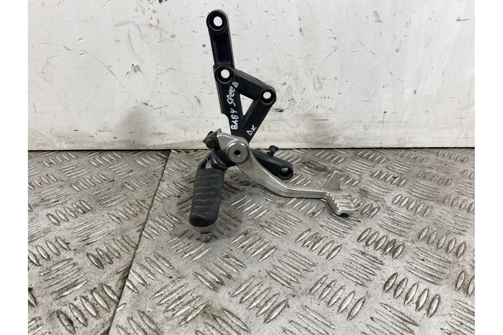 Pedana Pedalino Poggiapiedi Leva Freno Destro Dx Triumph Baby Speed 600 Dal 2002 al 2003  1744028280936