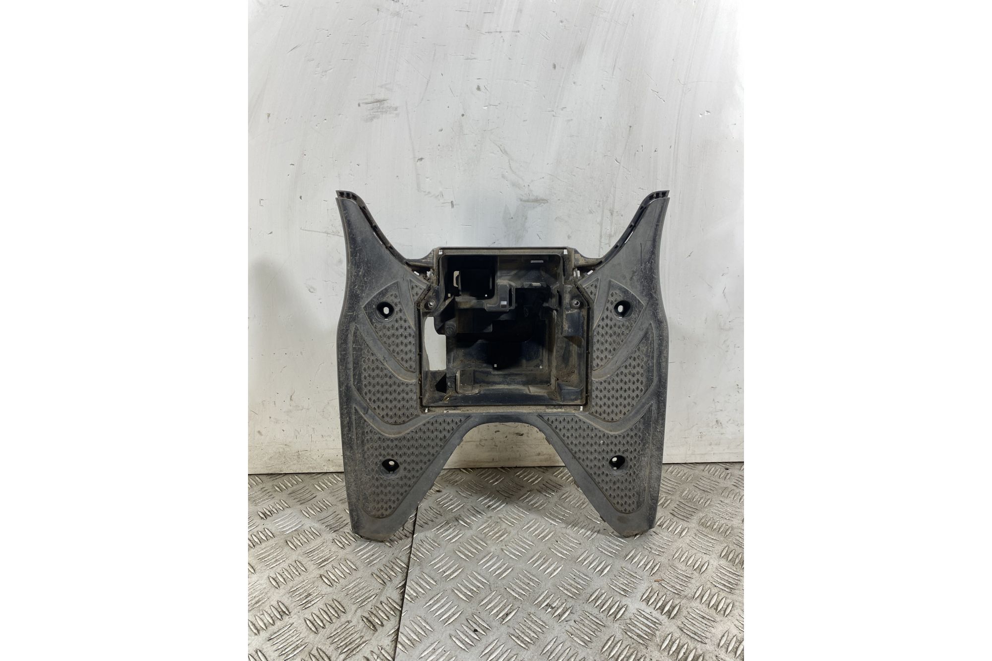 Carena Pedana Poggiapiedi Suzuki Sixteen 125 / 150 Dal 2007 al 2014  1744117208261