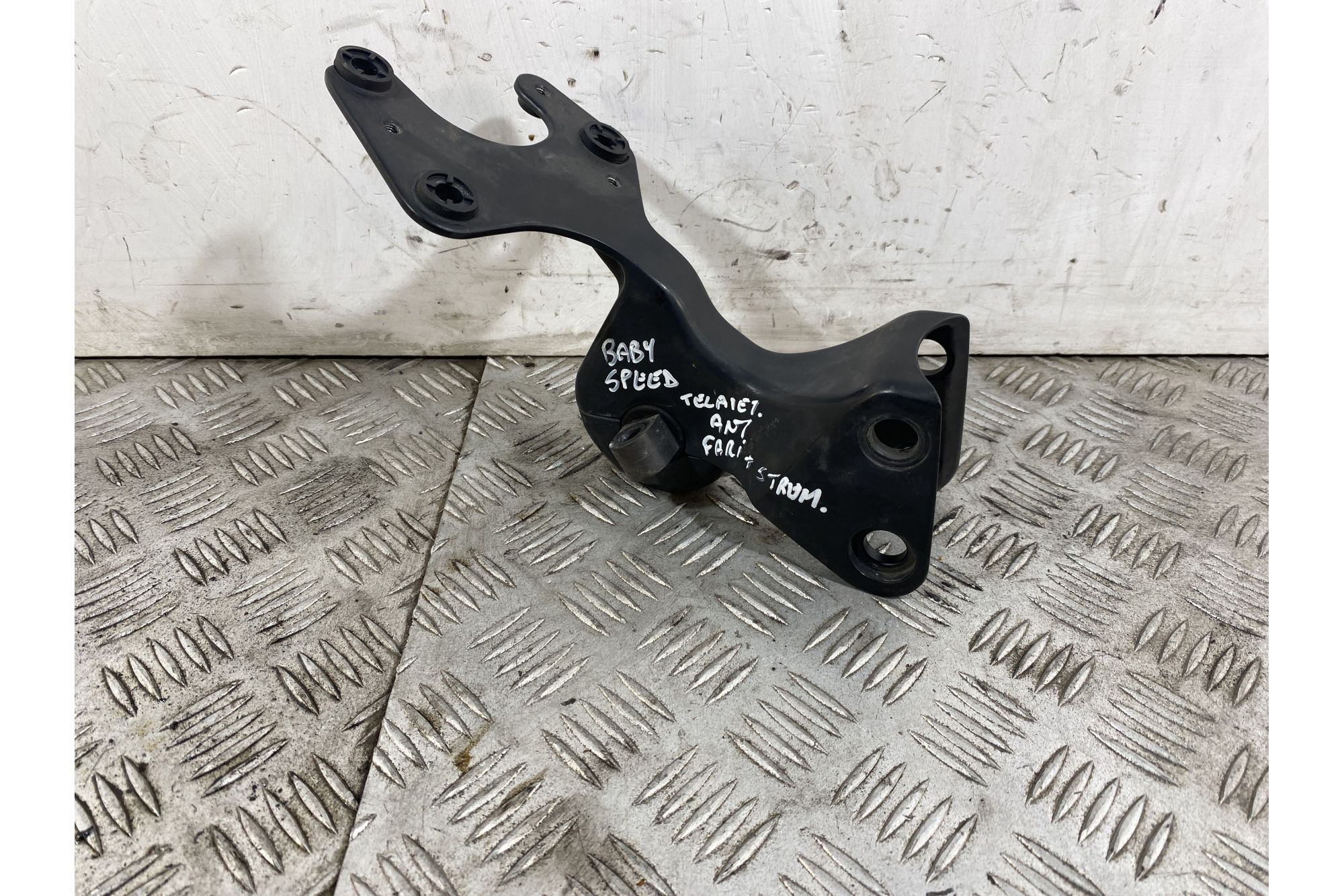 Telaietto Anteriore Supporto Faro Triumph Baby Speed 600 Dal 2002 al 2003  1744120923441