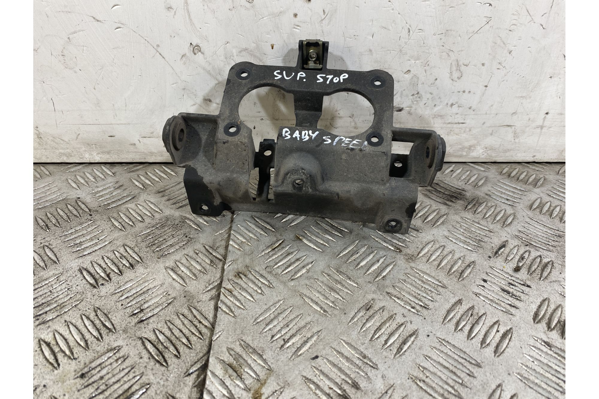 Staffa Supporto Fanale Stop Posteriore Triumph Baby Speed 600 Dal 2002 al 2003  1744187827072