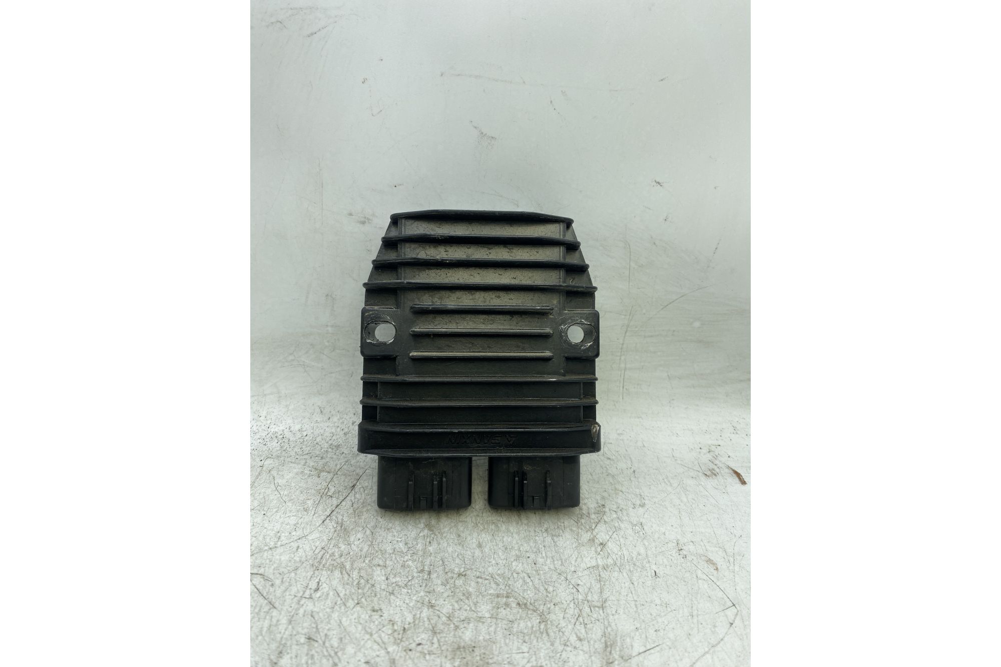 Regolatore Di Tensione Benelli TRK 502 Dal 2017 al 2019 COD 0500077025000  1744298122080