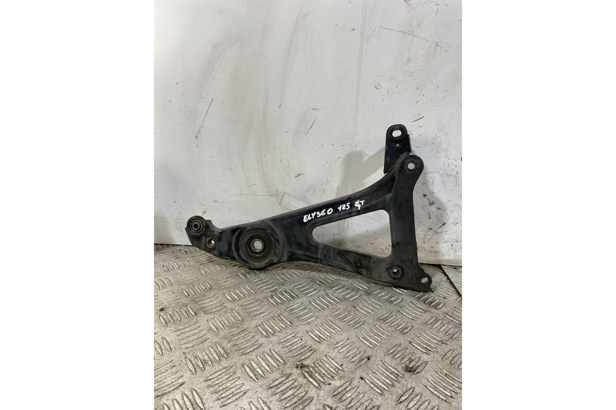 Staffa Supporto Marmitta Peugeot Elyseo 125 dal 1999 al 2002  1744813699127