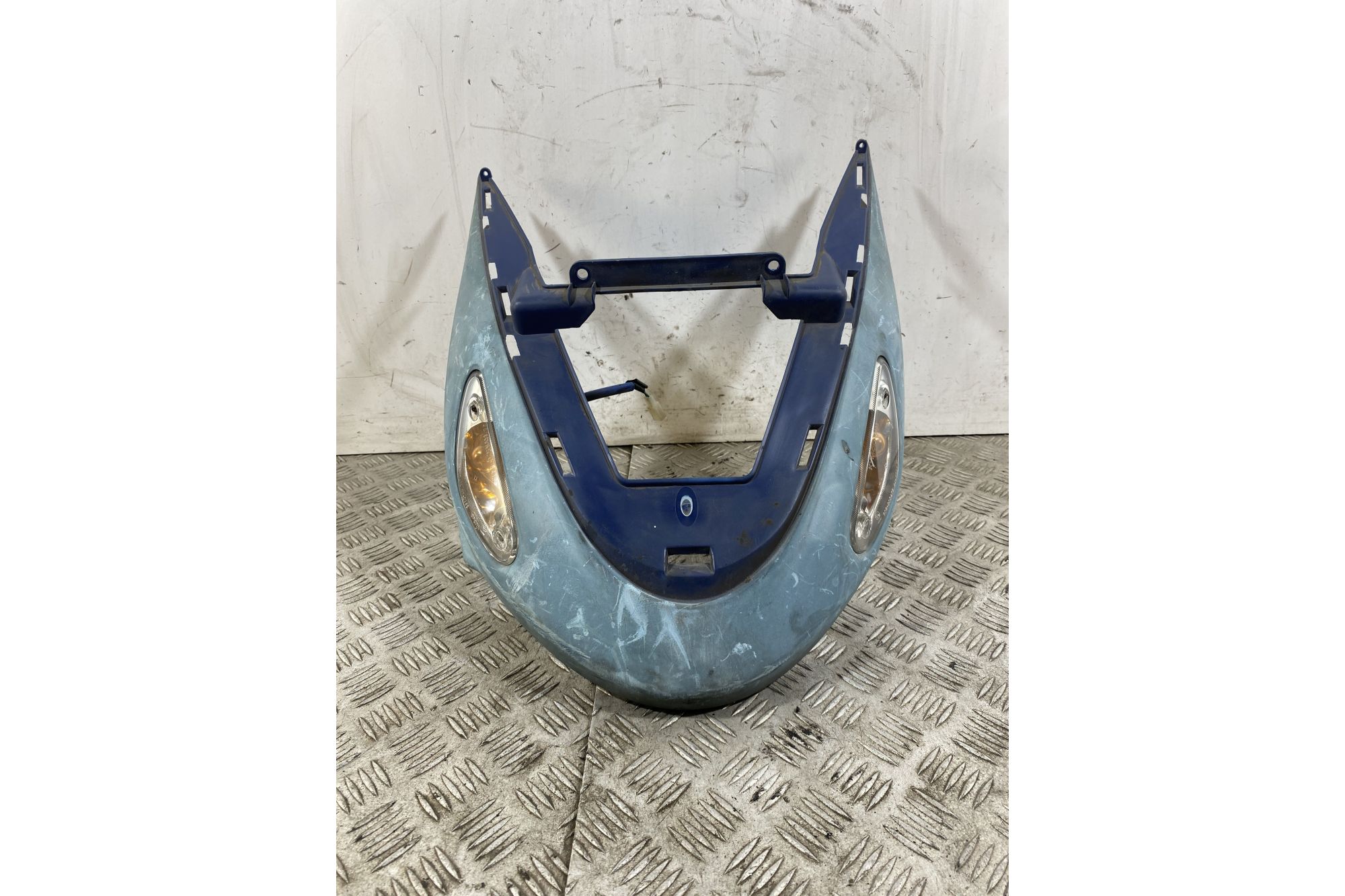 Carena Scudo Anteriore Con Frecce Kymco Movie XL 150 Dal 2001 Al 2006  1744879173920