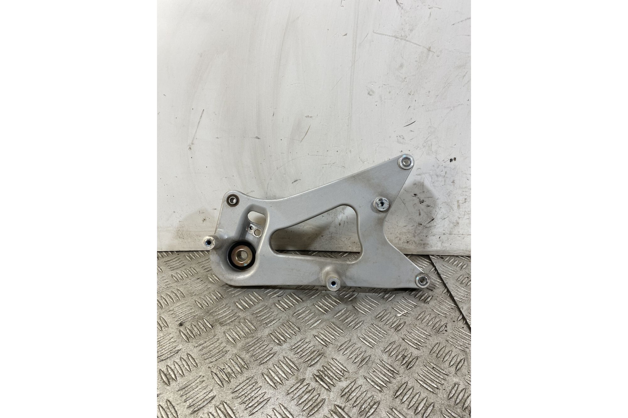 Staffa Supporto Marmitta SYM Symphony 125 Dal 2021 Al 2024  1744985832896
