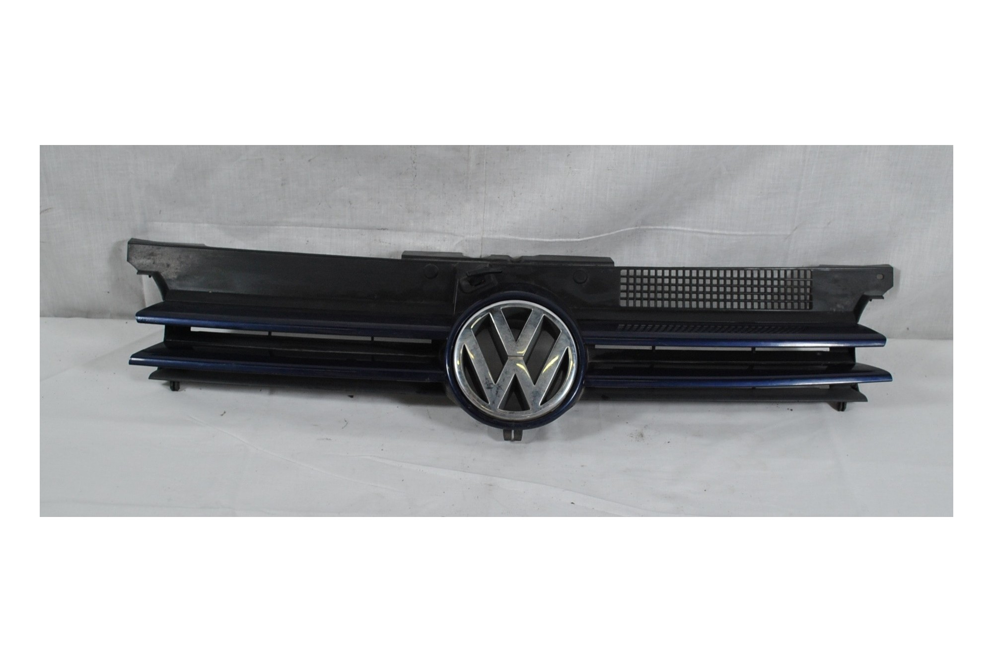 Griglia anteriore Volkswagen Golf IV Dal 1997 al 2004 Cod 1J0853655D  1620982828967