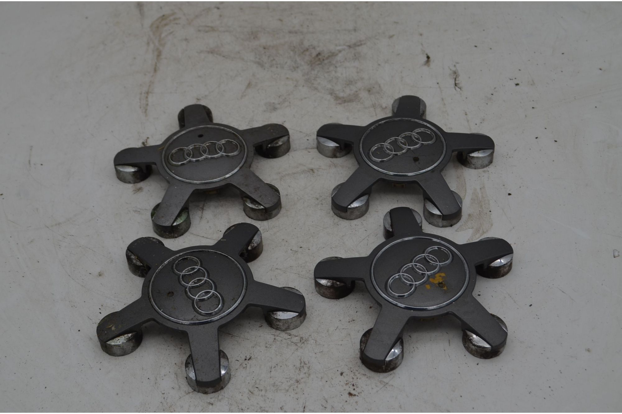 Borchie Coprimozzo Audi A4 B8 Dal 2007 al 2015 Cod 4F0601165  1745317365136