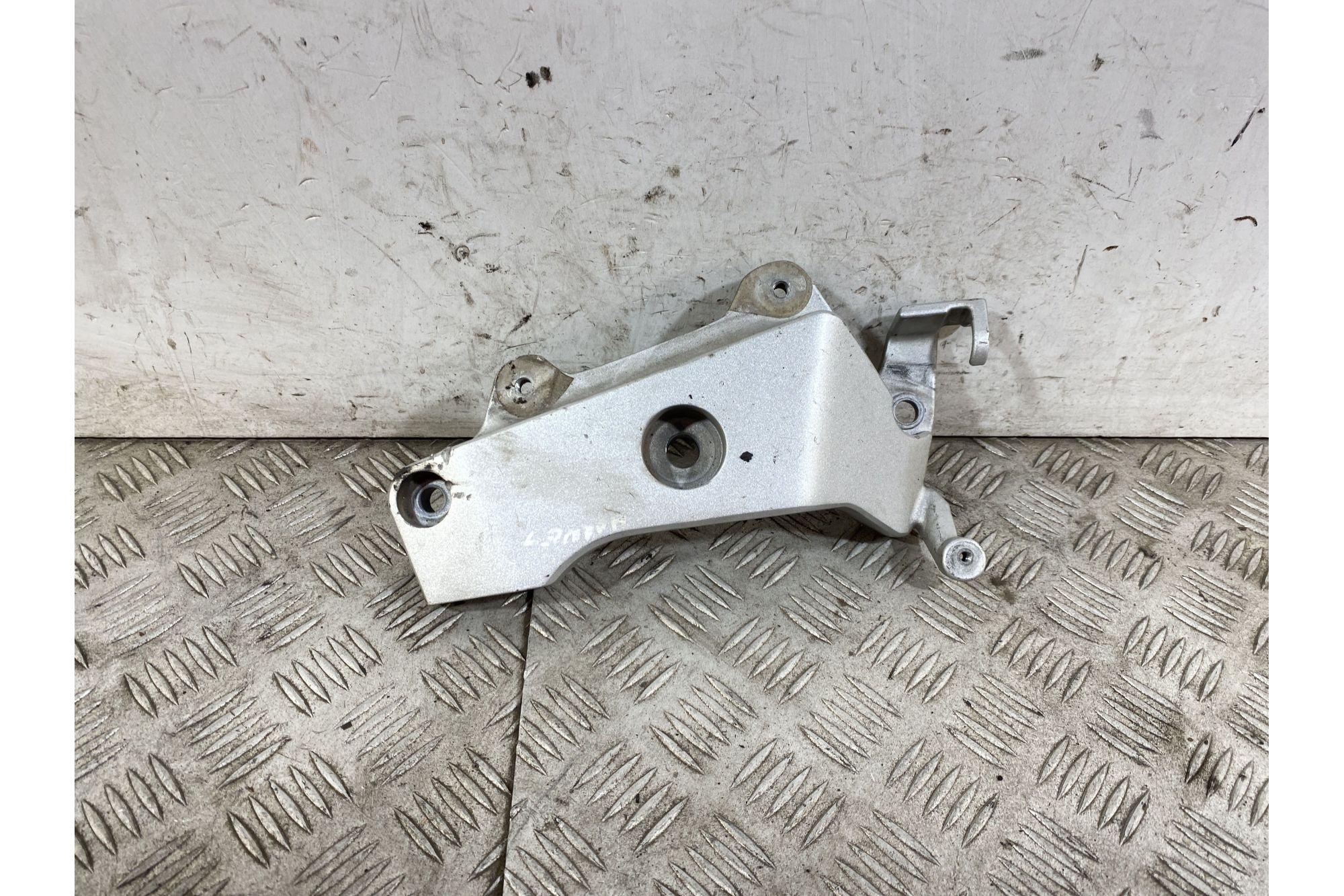 Staffa Supporto Telaio Sinistra Sx Honda Hornet 600 Dal 2005 Al 2006  1745479132331