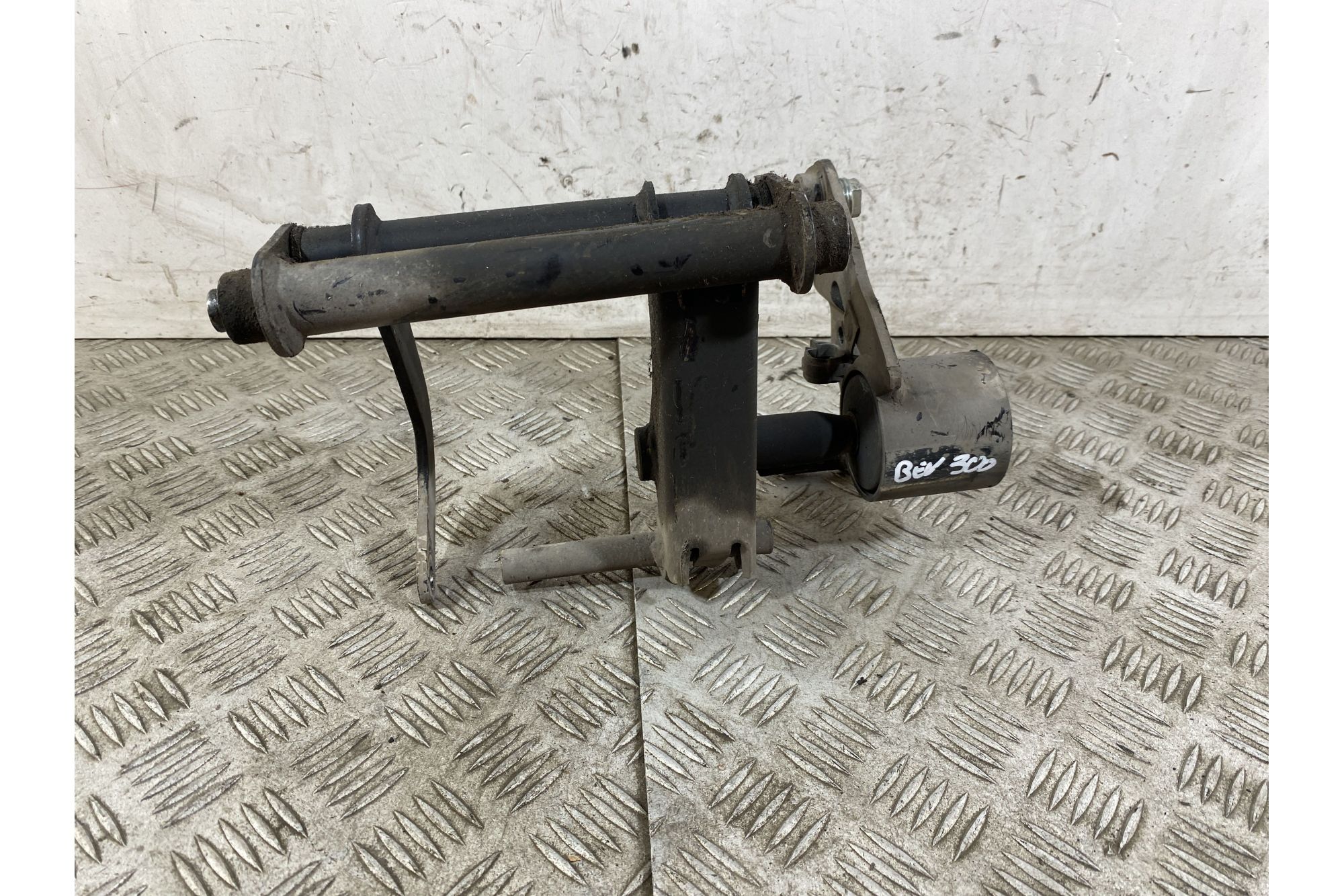 Staffa Supporto Motore Piaggio Beverly 300 dal 2011 al 2018  1745487590215