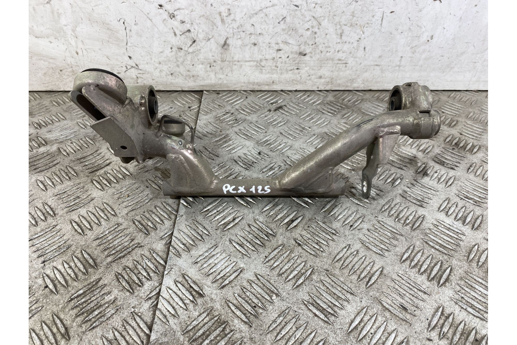 Staffa Supporto Motore Honda PCX 125 dal 2012 al 2014  1745505978452