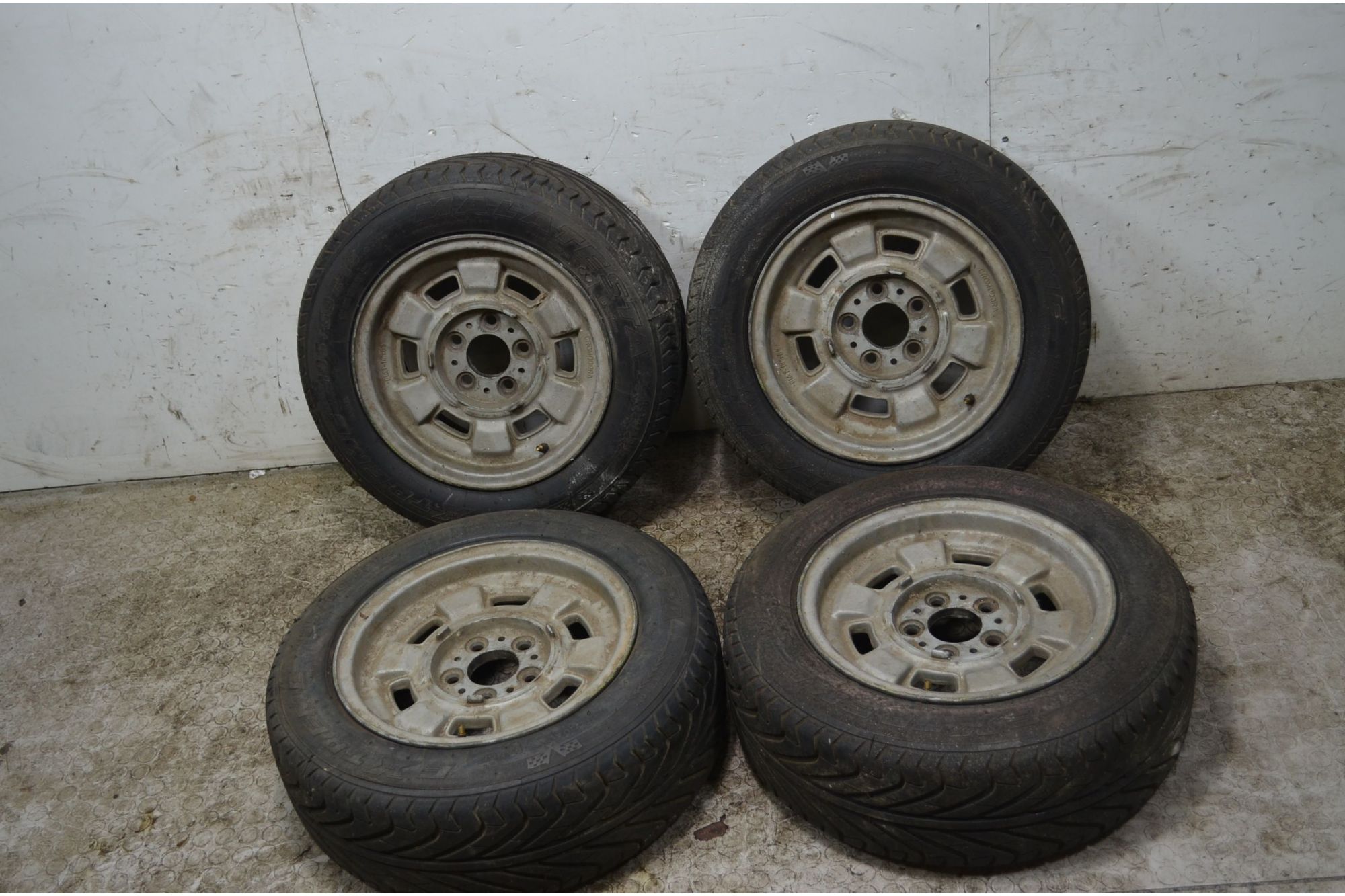 Treno cerchi CROMODORA e gomme Fiat 130 Dal 1969 al 1977 misura 195/60 R14 86V 5 fori  1745844672493
