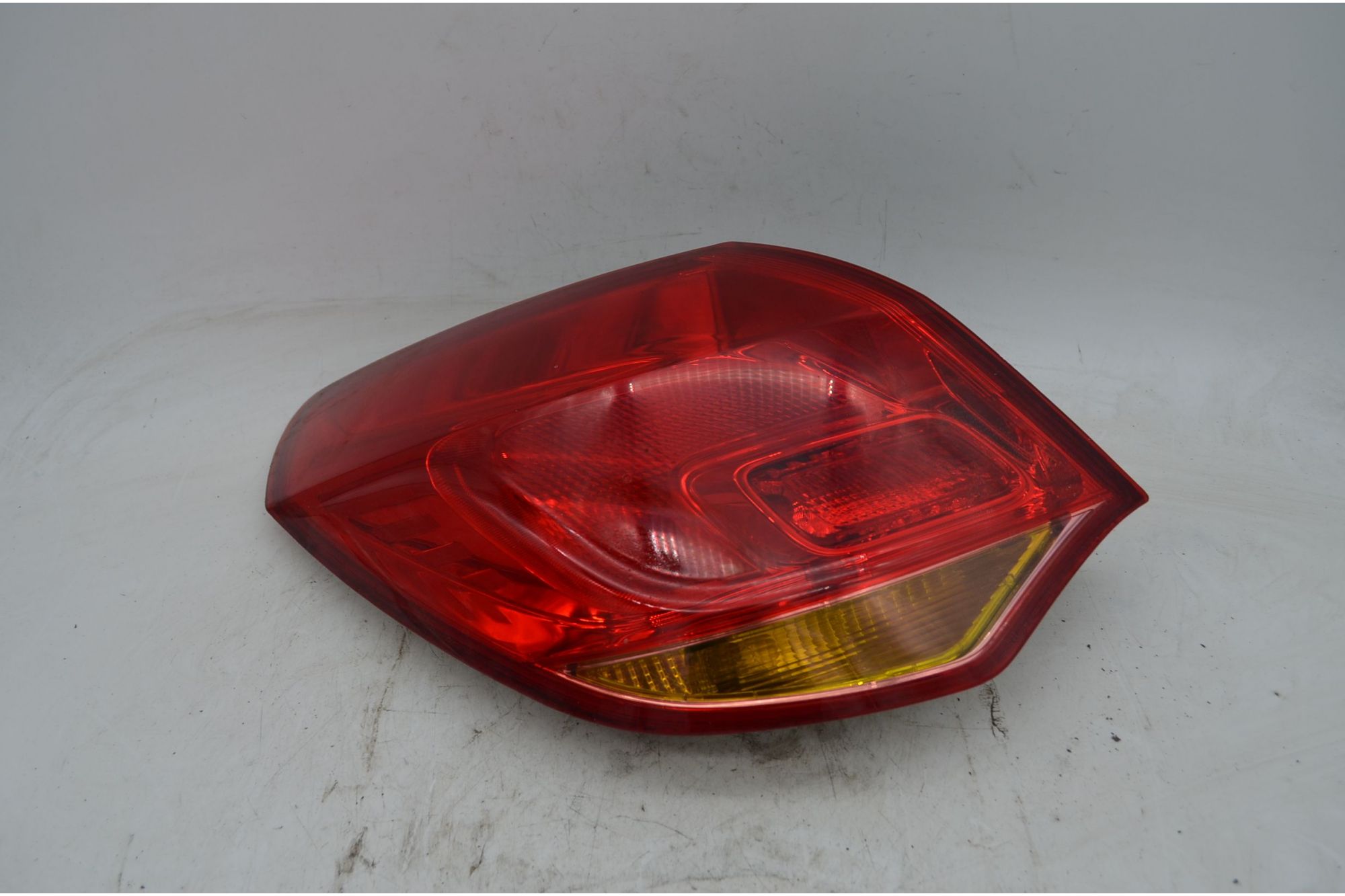 Fanale Stop Posteriore SX Esterno Opel Astra J Dal 2009 al 2015 Cod 13306453  1745920293543