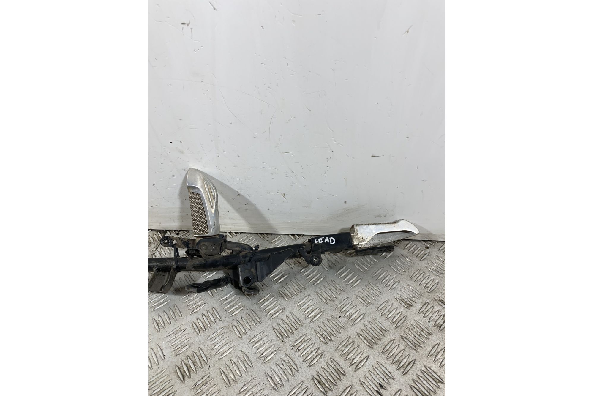 Coppia Pedane Poggiapiedi Passeggero Honda Lead 110 dal 2009 al 2011  1746009220573
