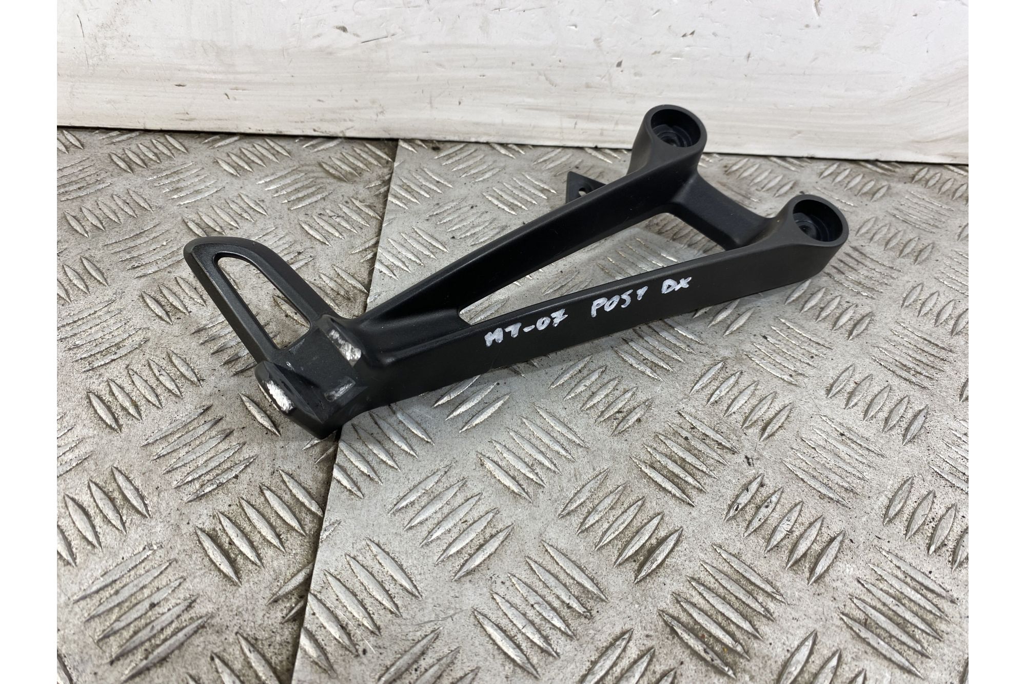 Staffa Pedana Poggiapiedi Passeggero Destra Dx Yamaha MT-07 Dal 2021 Al 2024  1746431694928