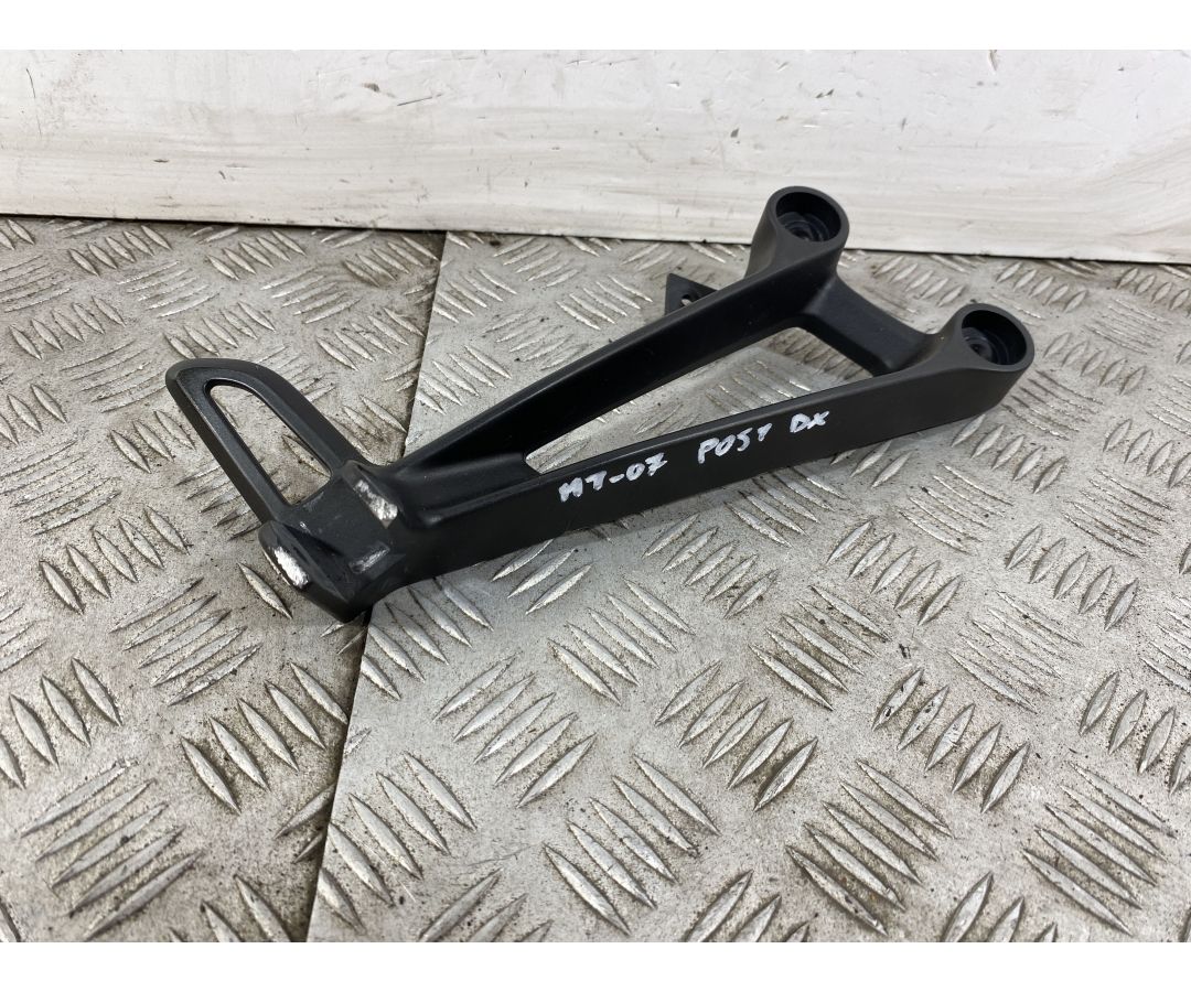 Staffa Pedana Poggiapiedi Passeggero Destra Dx Yamaha MT-07 Dal 2021 Al 2024 1746431694928 Staffa Pedana Poggiapiedi Passeggero Destra Dx Yamaha MT-07 Dal 2021 Al 2024 1746431694928