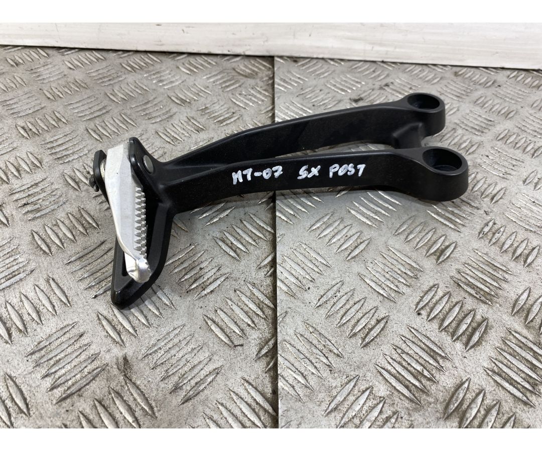 Staffa Pedana Poggiapiedi Passegero Sinistra Sx Yamaha MT-07 Dal 2021 Al 2024 1746432019843 Staffa Pedana Poggiapiedi Passegero Sinistra Sx Yamaha MT-07 Dal 2021 Al 2024 1746432019843