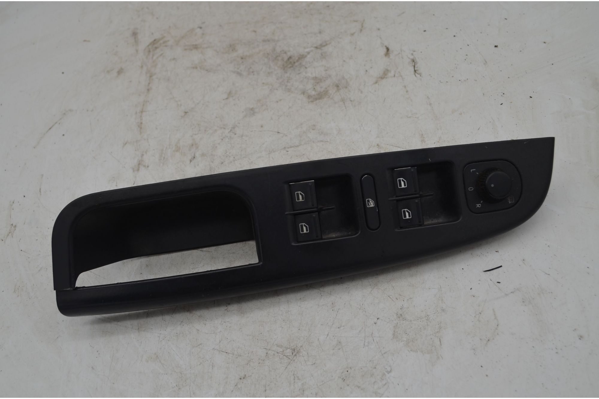 Pulsantiera alzacristalli anteriore SX Volkswagen Golf V Dal 2003 al 2008 Cod 1K4868049C  1746458255836