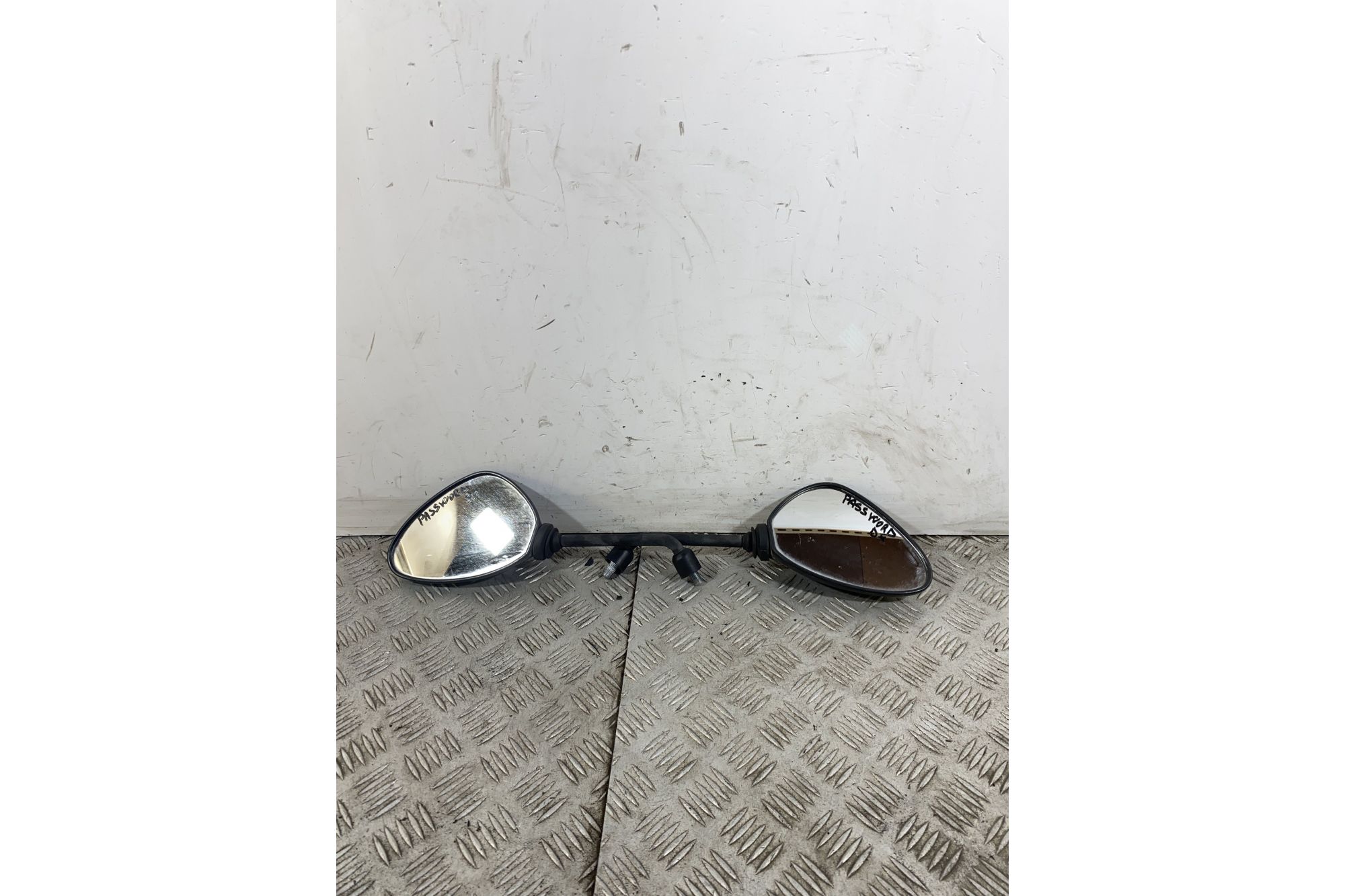 Coppia Specchietti Retrovisori Malaguti Password 250 dal 2008 al 2011  1746602462172