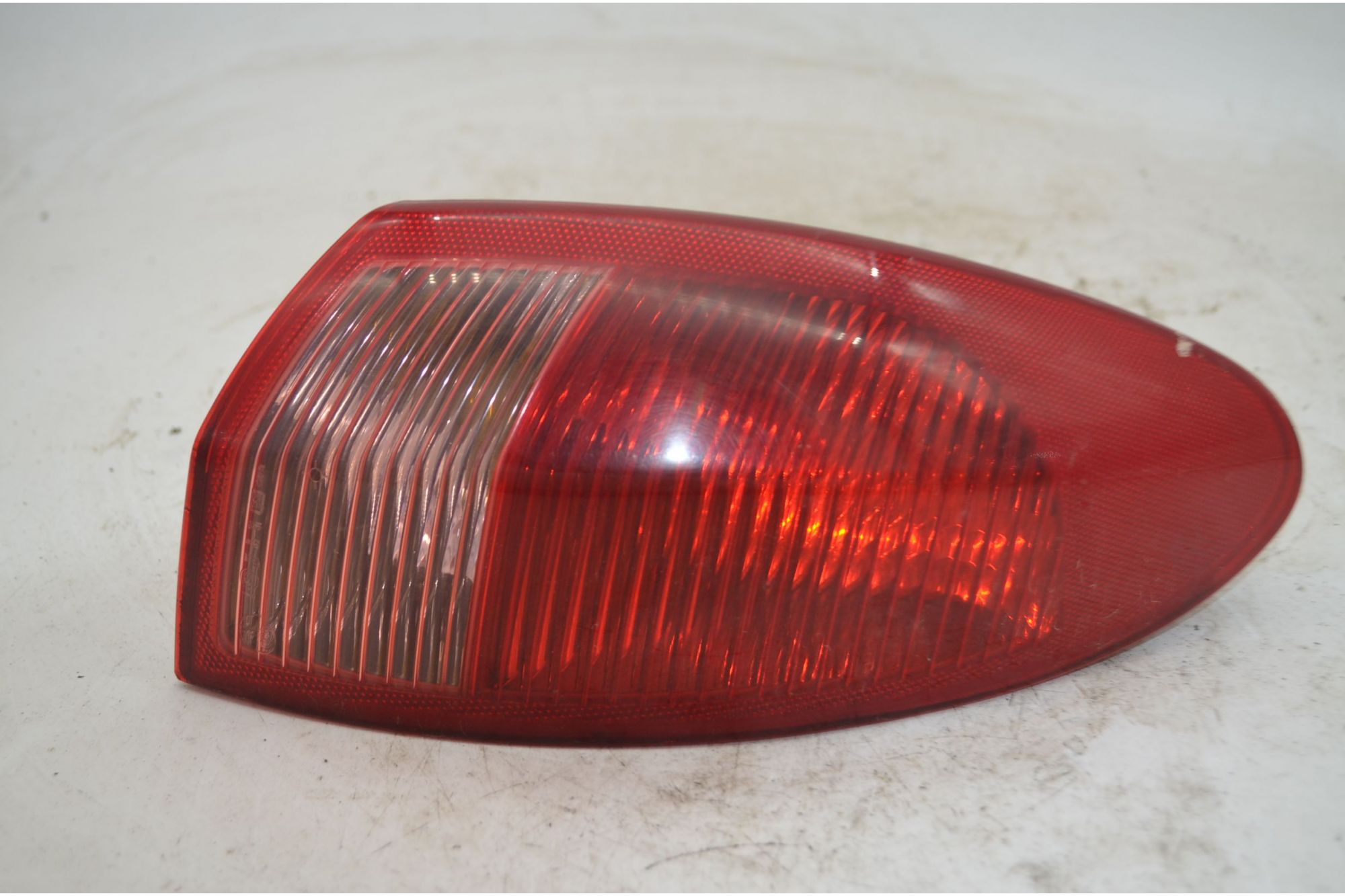 Fanale Stop Posteriore DX Esterno Alfa Romeo 147 Dal 2000 al 2005 Cod 46556347  1746619580111