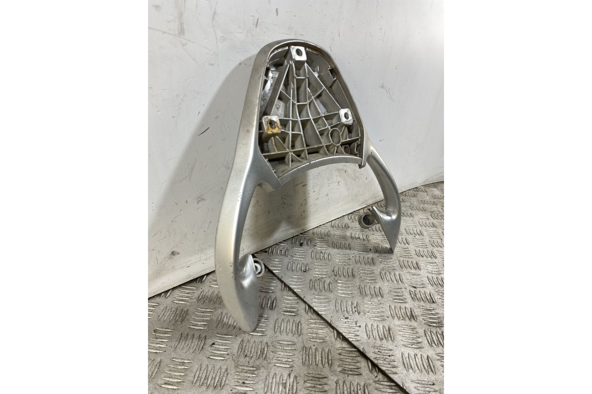 Maniglione Portapacchi posteriore Piaggio Beverly 250 dal 2001 al 2010  1746622774675
