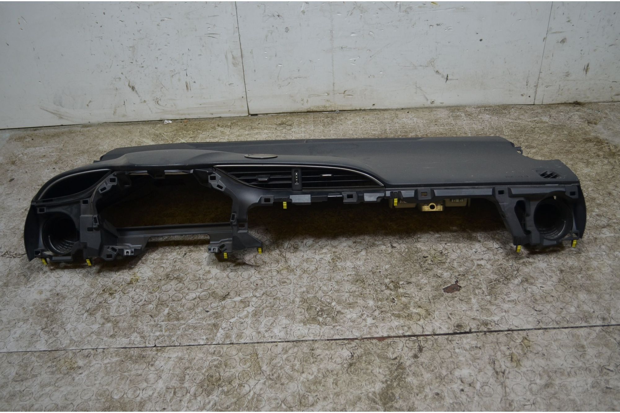 Cruscotto Toyota Yaris Dal 2014 al 2017 Cod 55085-0D010  1746693208246