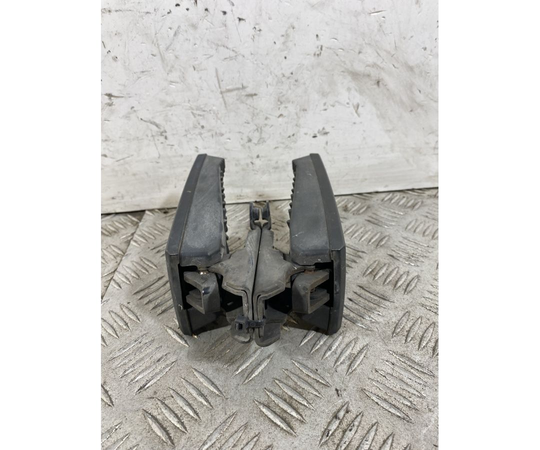 Coppia Pedane Poggiapiedi Passeggero Yamaha Tricity 125 dal 2014 al 2020 1746699699055 Coppia Pedane Poggiapiedi Passeggero Yamaha Tricity 125 dal 2014 al 2020 1746699699055