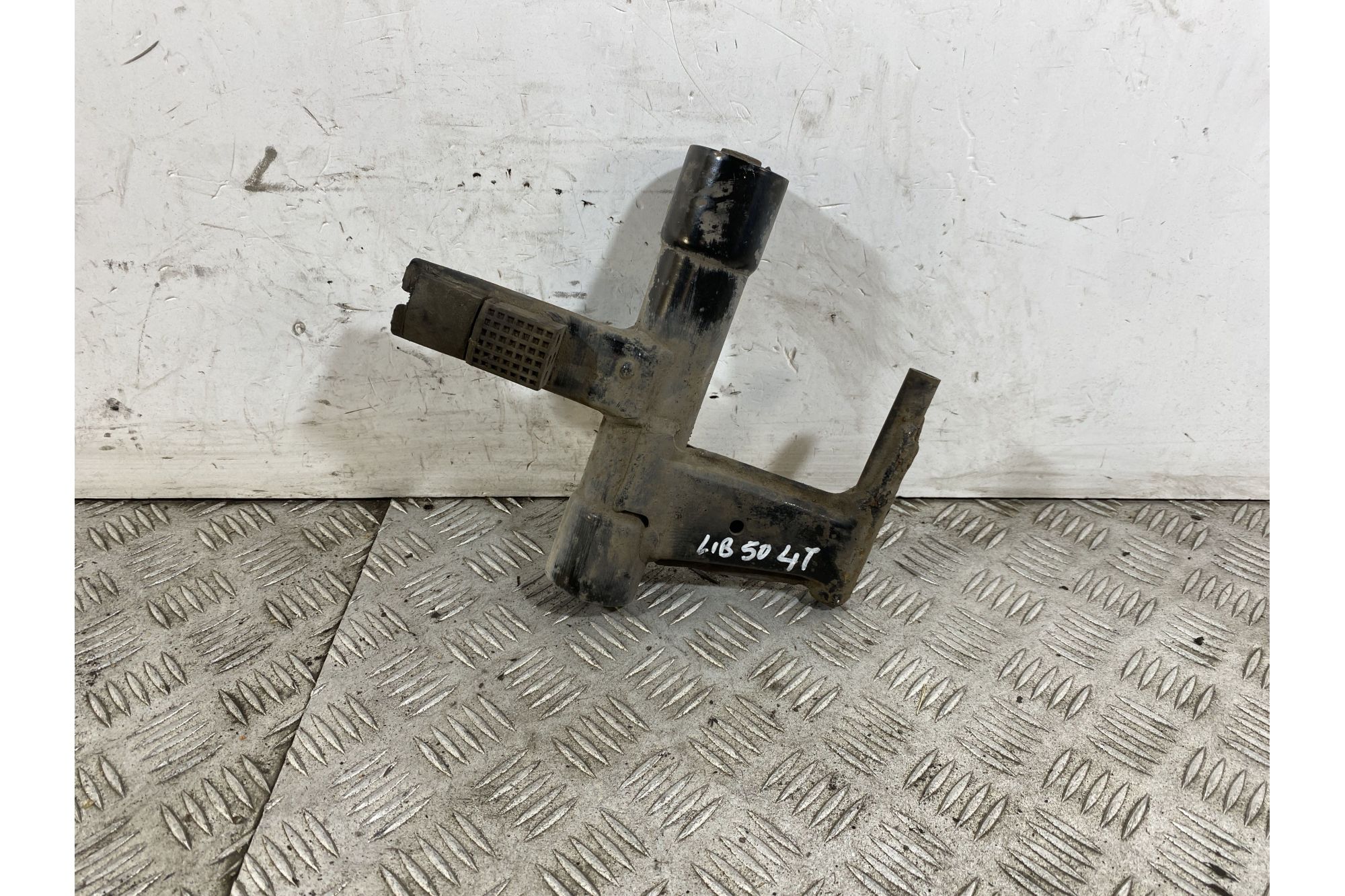 Staffa Supporto motore Piaggio Liberty 50 4T dal 2004 al 2016  1746794860206
