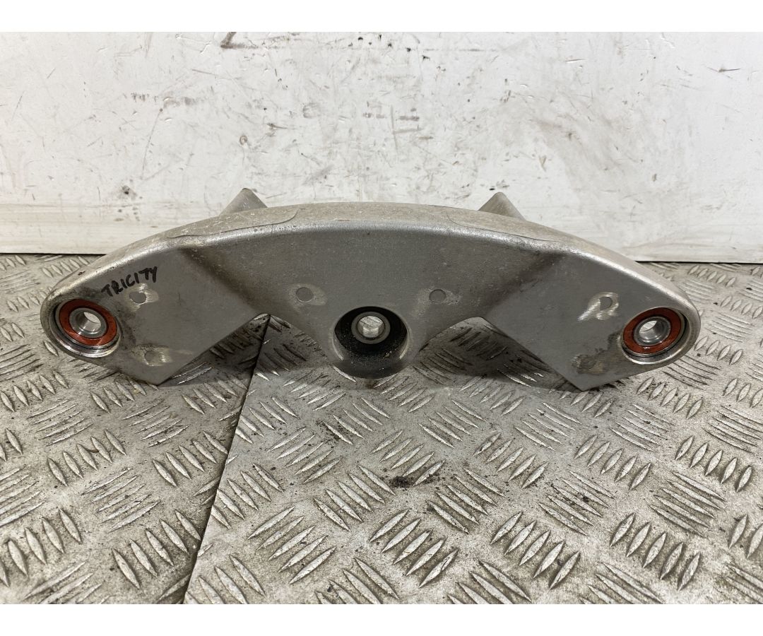Piastra Supporto Inferiore Forcella Yamaha Tricity 125 dal 2014 al 2020 1746803932504 Piastra Supporto Inferiore Forcella Yamaha Tricity 125 dal 2014 al 2020 1746803932504