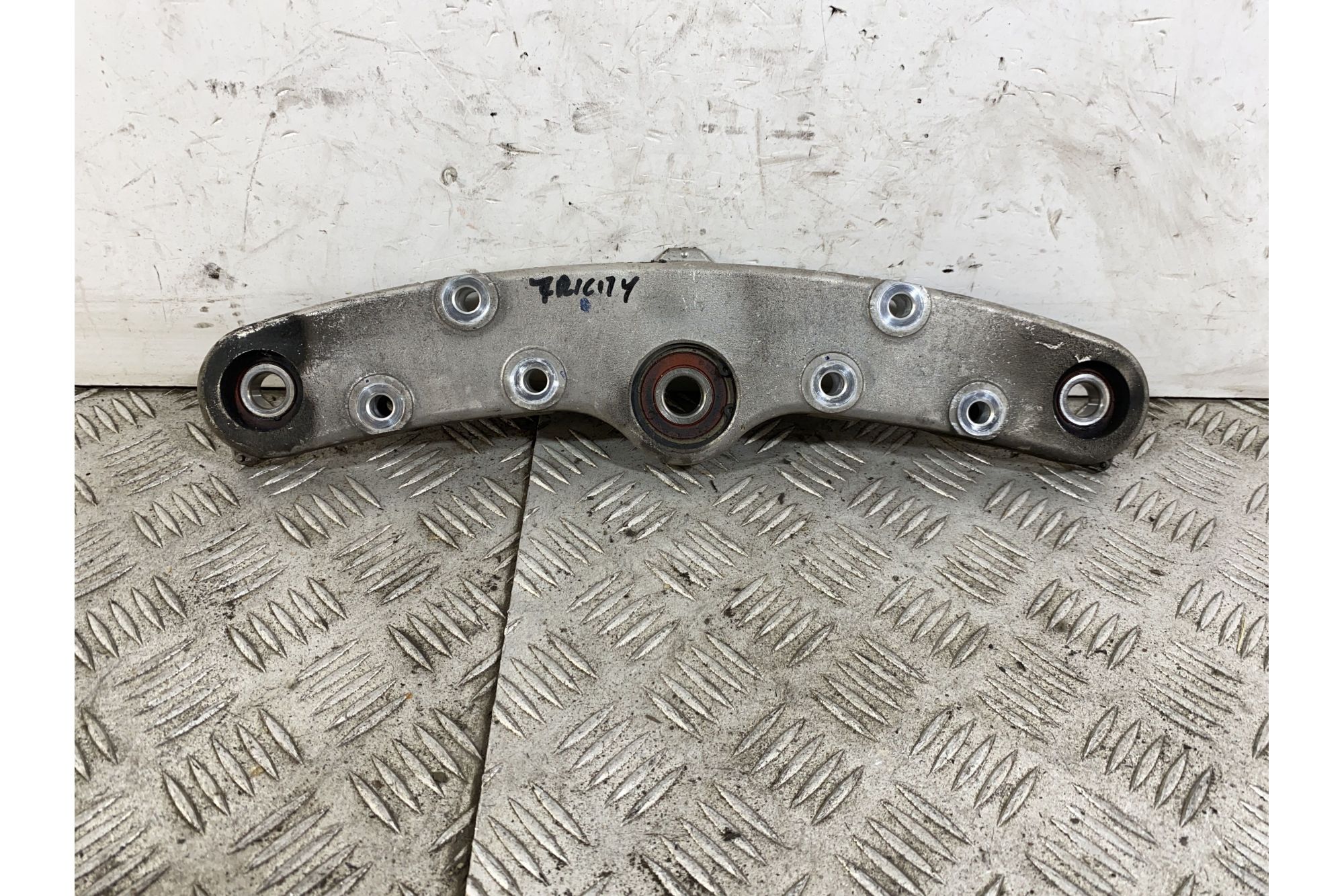 Piastra Superiore Staffa Forcella Yamaha Tricity 125 dal 2014 al 2020  1747038503644