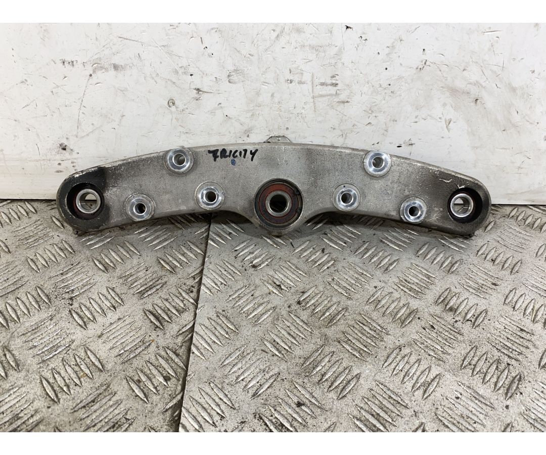 Piastra Superiore Staffa Forcella Yamaha Tricity 125 dal 2014 al 2020 1747038503644 Piastra Superiore Staffa Forcella Yamaha Tricity 125 dal 2014 al 2020 1747038503644