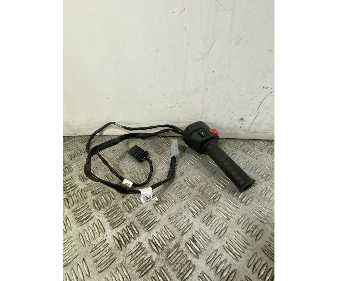 Commutatore Devio Luci Destro DX Con Acceleratore Aprilia RS 457 Dal 2024 Al 2025 1747056002617 Commutatore Devio Luci Destro DX Con Acceleratore Aprilia RS 457 Dal 2024 Al 2025 1747056002617