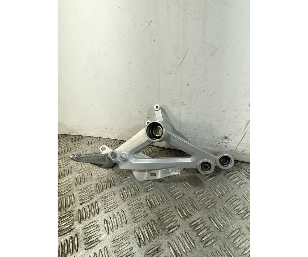 Pedana Poggiapiedi Anteriore Destra DX Aprilia RS 457 Dal 2024 Al 2025 1747057041608 Pedana Poggiapiedi Anteriore Destra DX Aprilia RS 457 Dal 2024 Al 2025 1747057041608
