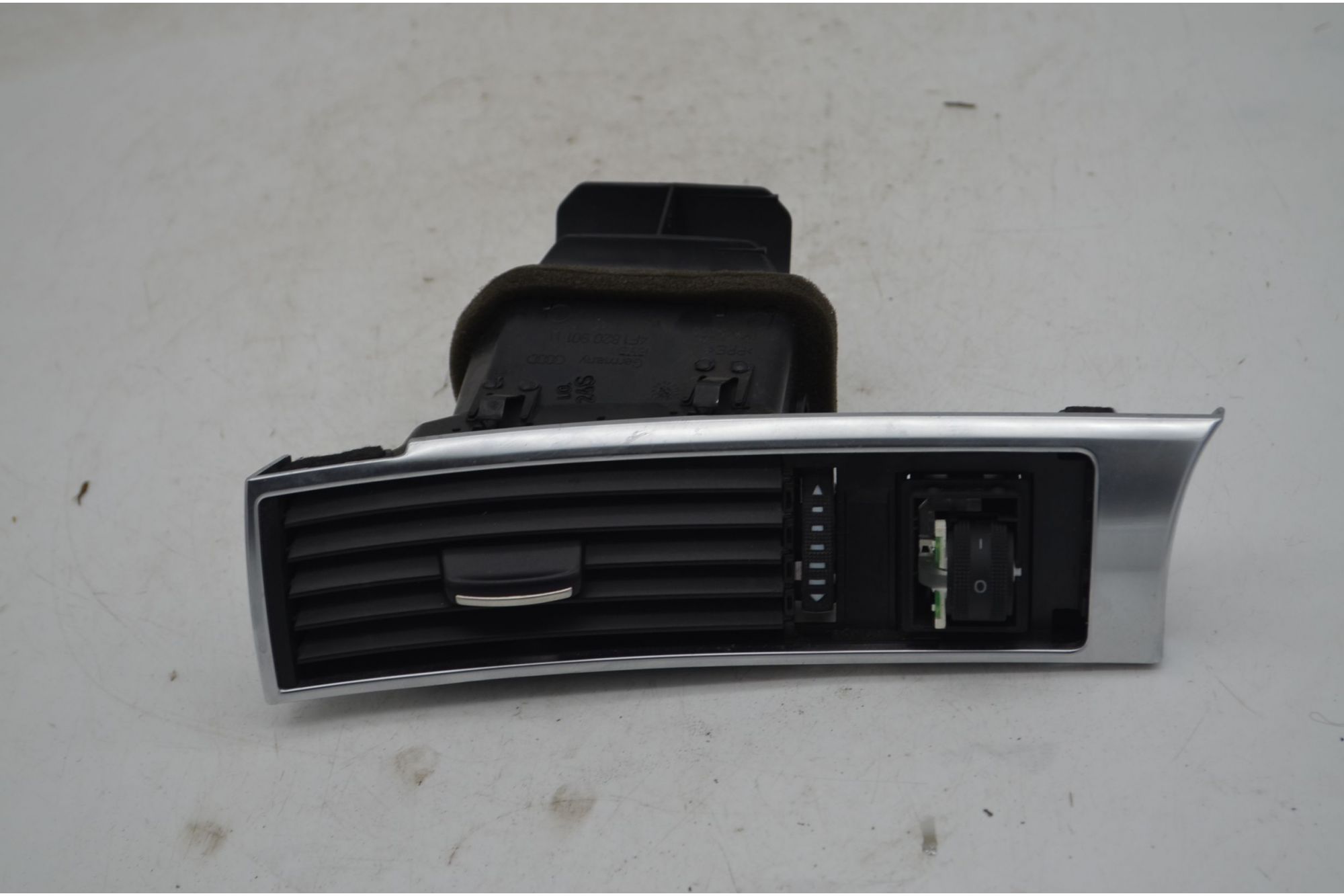 Bocchetta aria anteriore SX Audi A6 4F Dal 2008 al 2012 Cod 4F1820901D  1747060833429