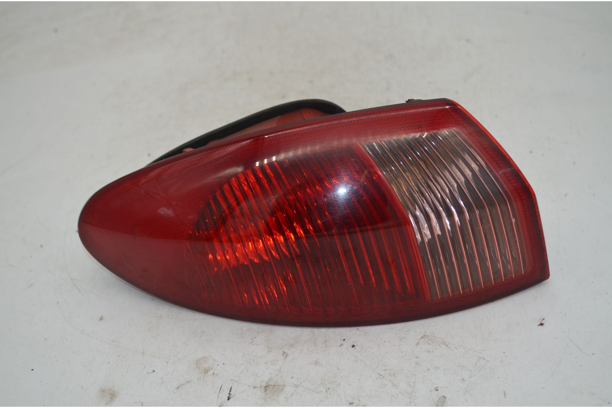 Fanale Stop Posteriore SX Alfa Romeo 147 Dal 2000 al 2005 Cod 46556349  1747127184044