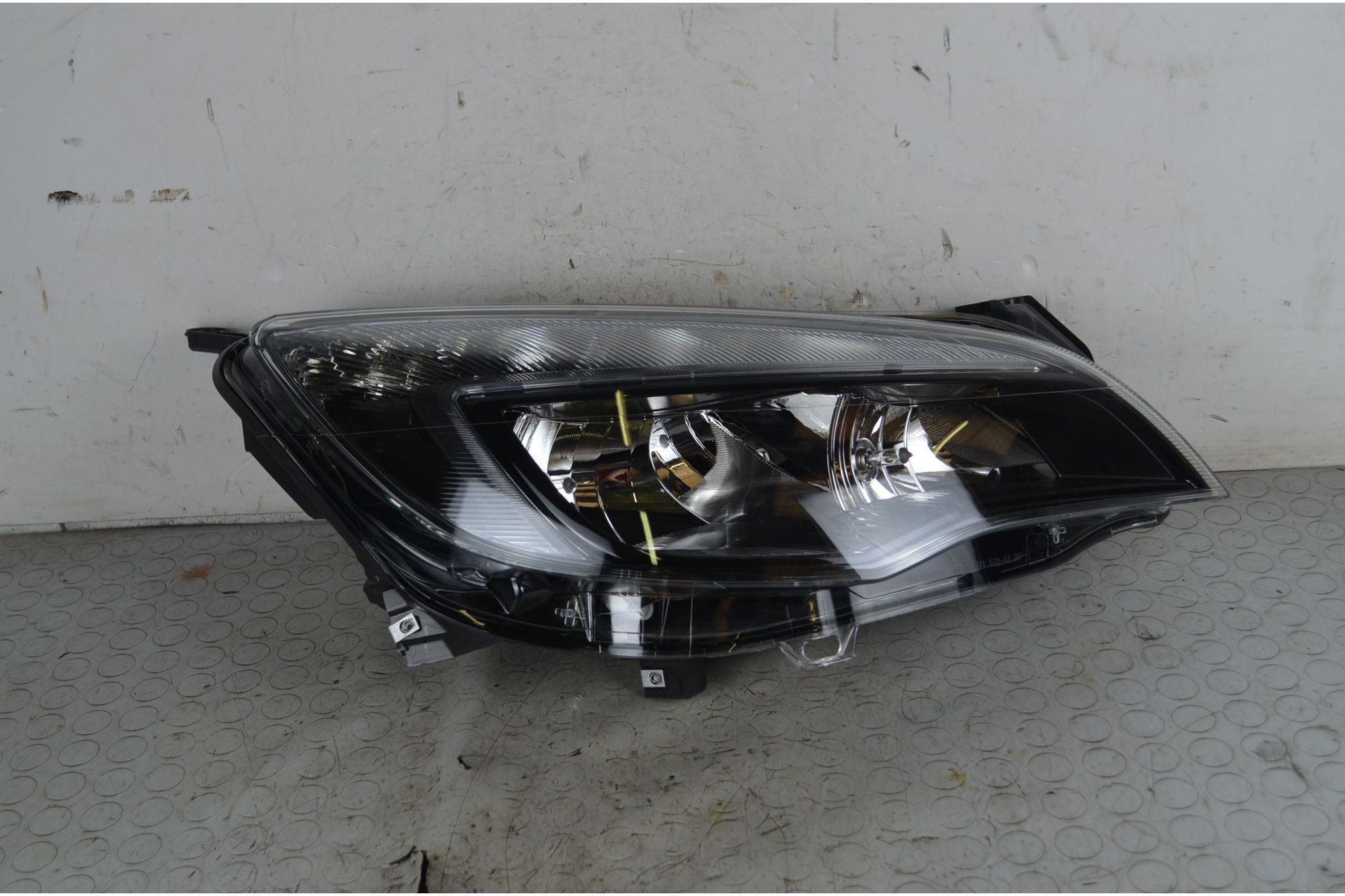 Faro Anteriore DX Opel Astra J  Dal 2009 al 2020 Cod 13297723  1747137615972