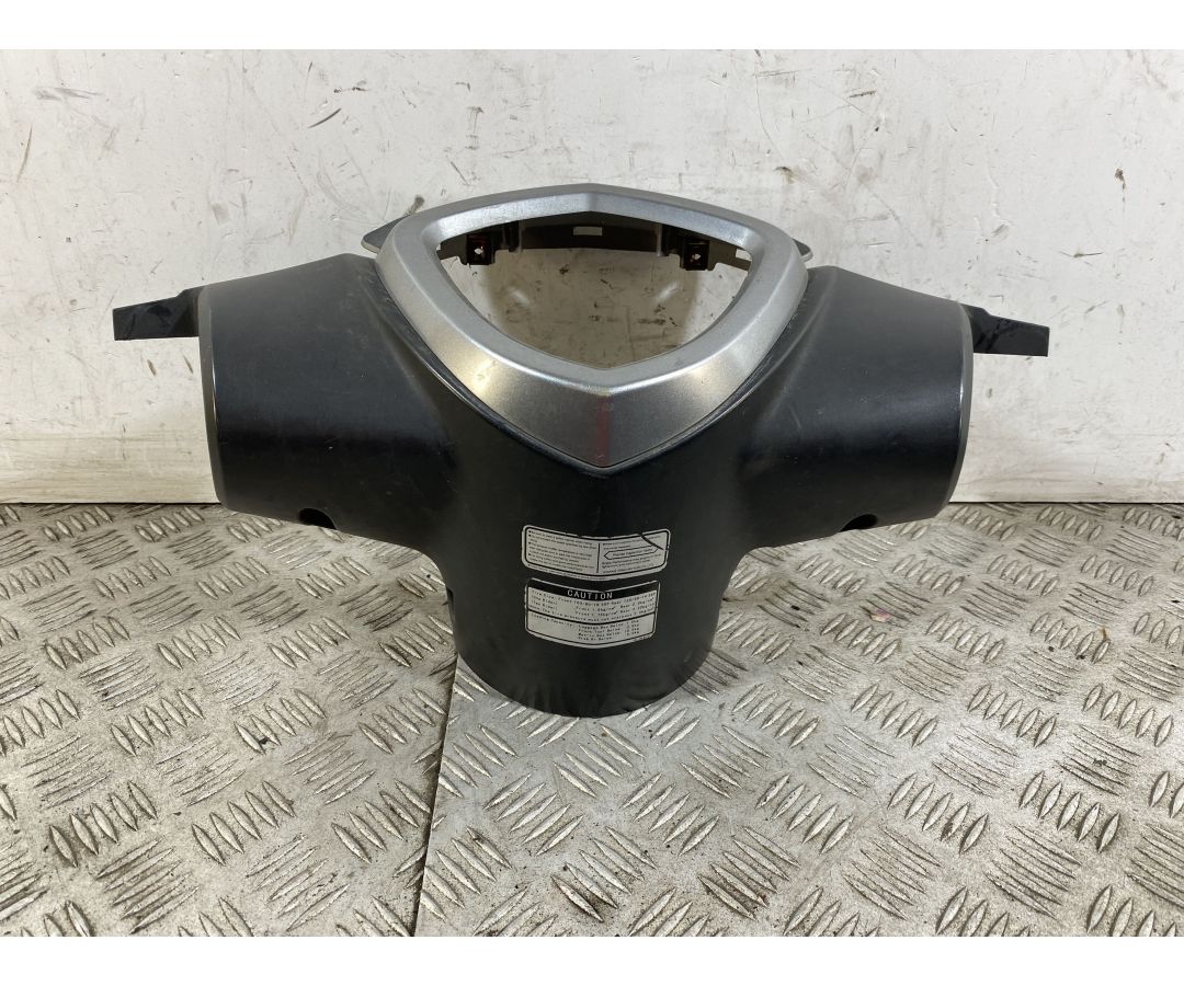 Carena Coprimanubrio Portastrumentazione Kymco Agility R16 Plus 150 dal 2015 in poi 1747143548134 Carena Coprimanubrio Portastrumentazione Kymco Agility R16 Plus 150 dal 2015 in poi 1747143548134
