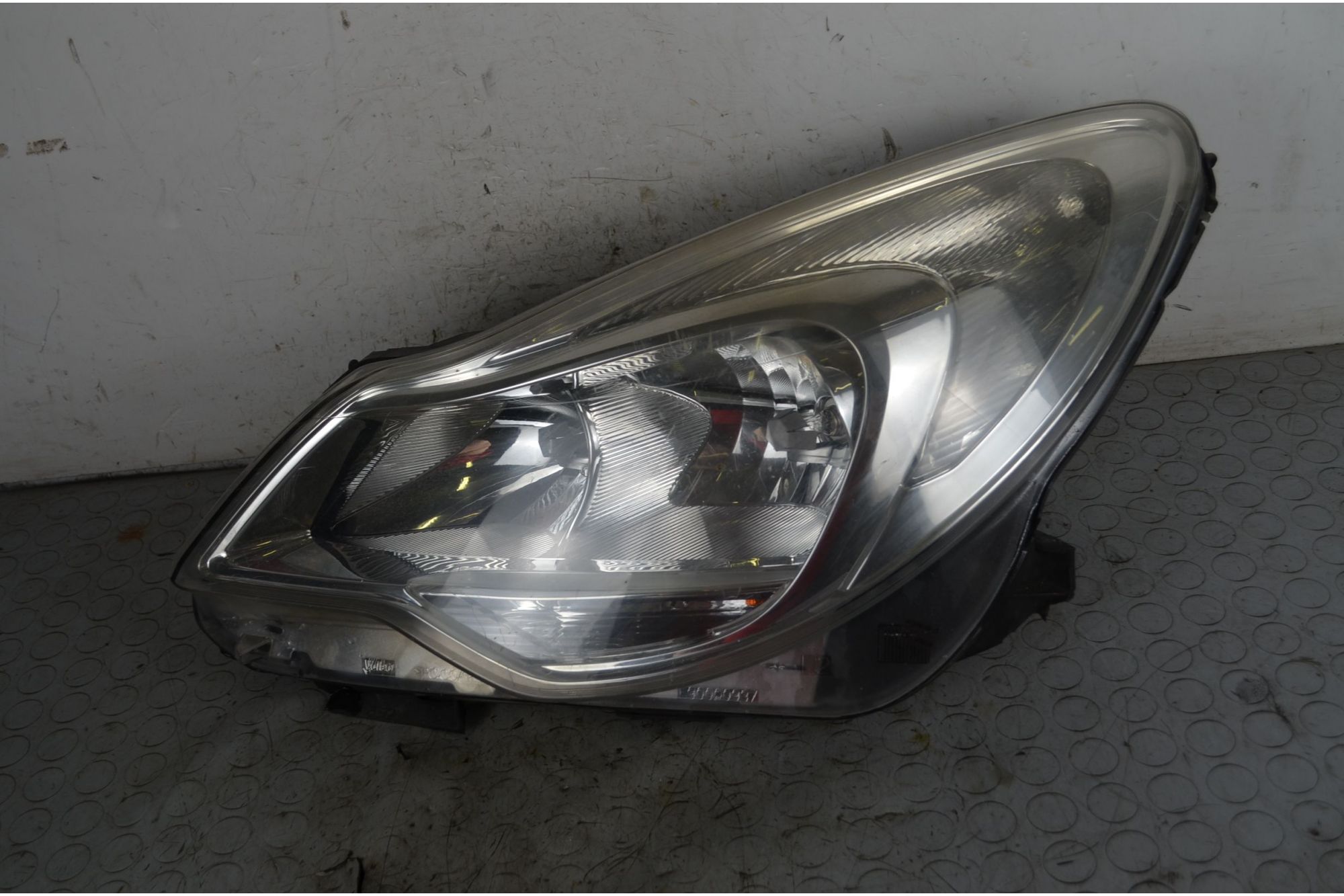 Faro fanale anteriore SX Opel Corsa D Dal 2010 al 2014 Cod 95507721  1747213469543