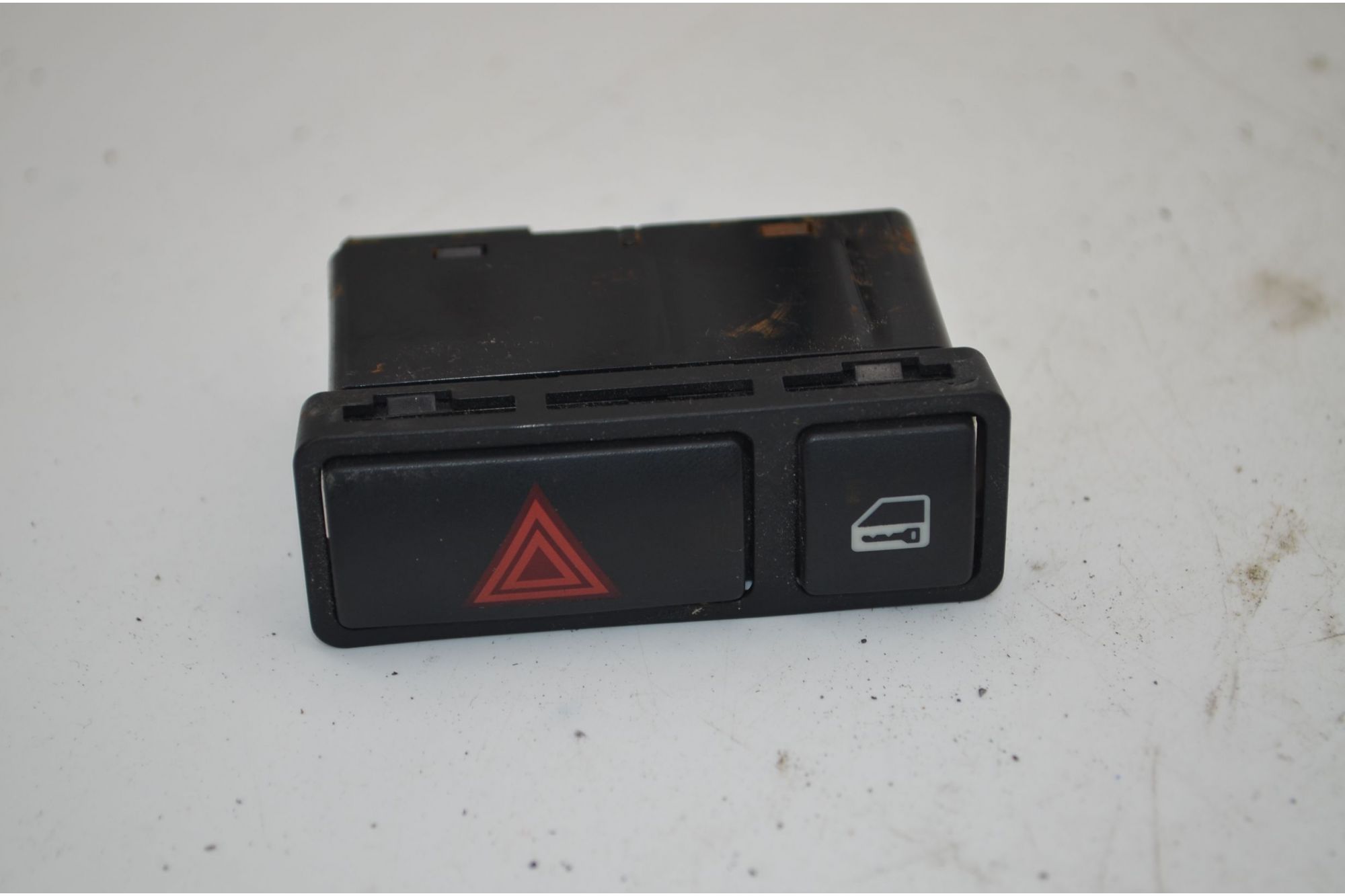 Pulsantiera Quattro Frecce BMW Serie E46 Dal 1998 al 2005 Cod 61318368920  1747212644491