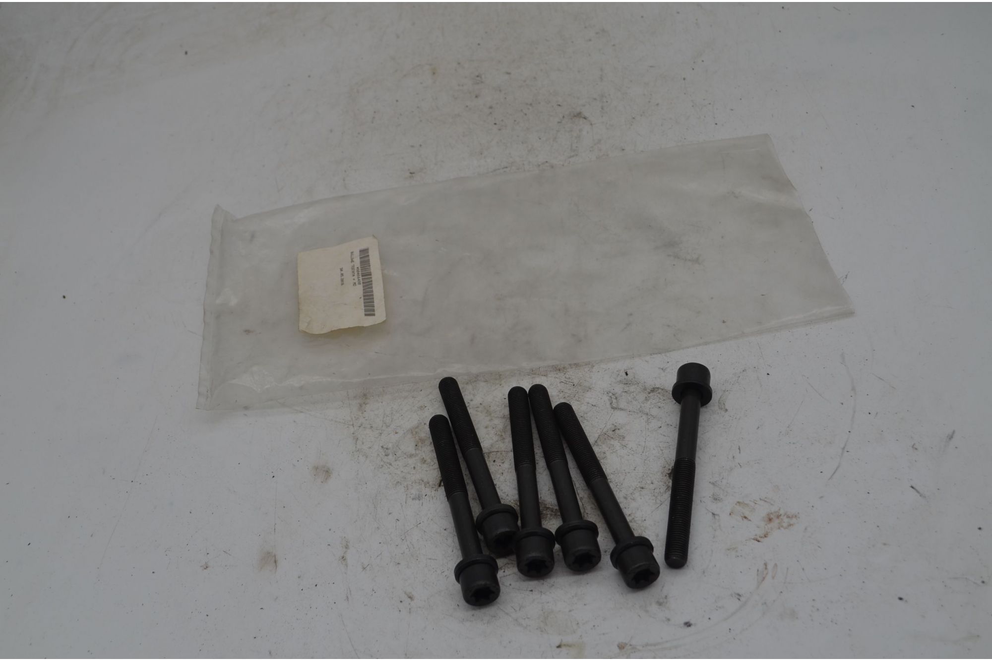 Bulloni testata Chevrolet Captiva Dal 2006 al 2011 Cod 90466480  1747295287264