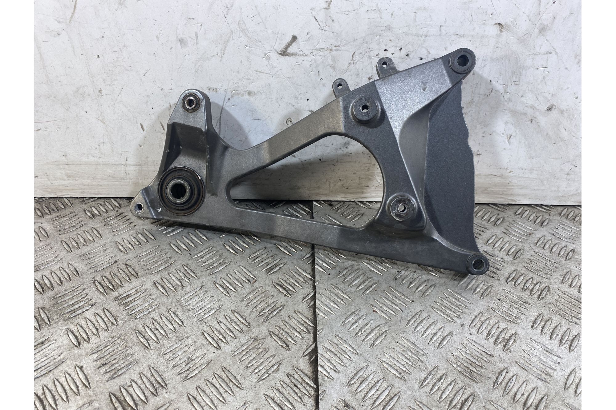 Staffa Supporto Marmitta Benelli Caffènero 125 dal 2011 al 2016  1747304666721